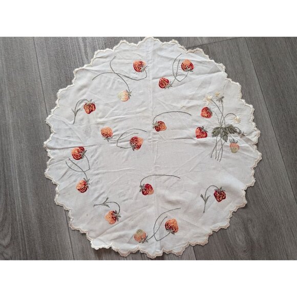 Vintage Round Embroidered Strawberry Tablecloth With Scalloped Edges 21" Diamete - Picture 1 of 6